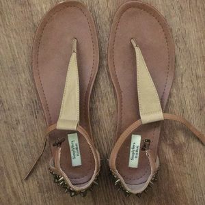 Simply Vera sandals by Vera Wang